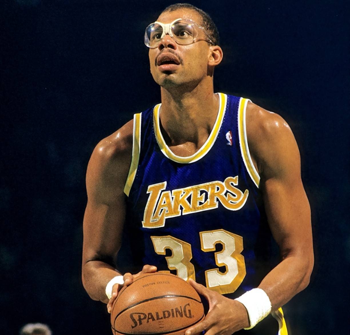 国安惨败越南夜， 邵佳一当场黑脸， 两大国脚恐遭永久除名！（国安不敌越南之夜，邵佳一当场黑脸，两名国脚或遭永久除名）