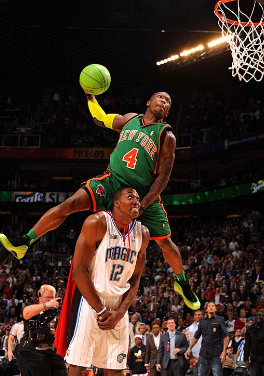 科曼称赞阿尔克马尔19岁中场斯密特：他身上的特质像佩德里（科曼点赞阿尔克马尔19岁新星斯密特：身上有佩德里的影子）