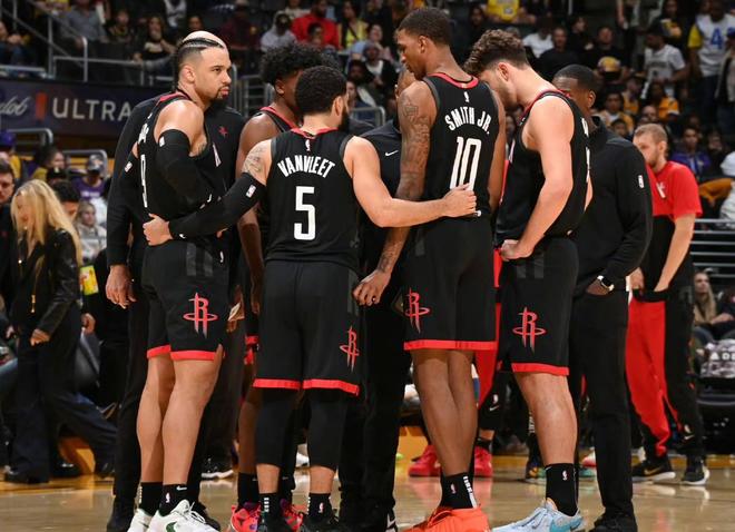 德天空预测德国队首发：萨内、维尔茨在列，塔和安东搭档中卫（德天空预测德国首发：萨内、维尔茨入选，塔与安东组成中卫组合）